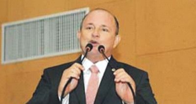 Nilo viaja e Adolfo Menezes assume presidência da Assembleia Legislativa