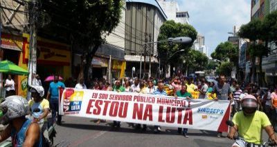 Servidores municipais decidem manter greve que já dura 25 dias