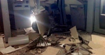 Grupo explode e saqueia caixas eletrônicos em Lauro de Freitas