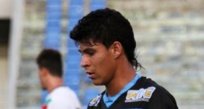 Após período de testes, Vitória contrata meia de 23 anos da Paraíba