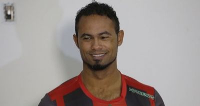 Mulher do goleiro Bruno manda recado em rede social: 'Chora recalque'