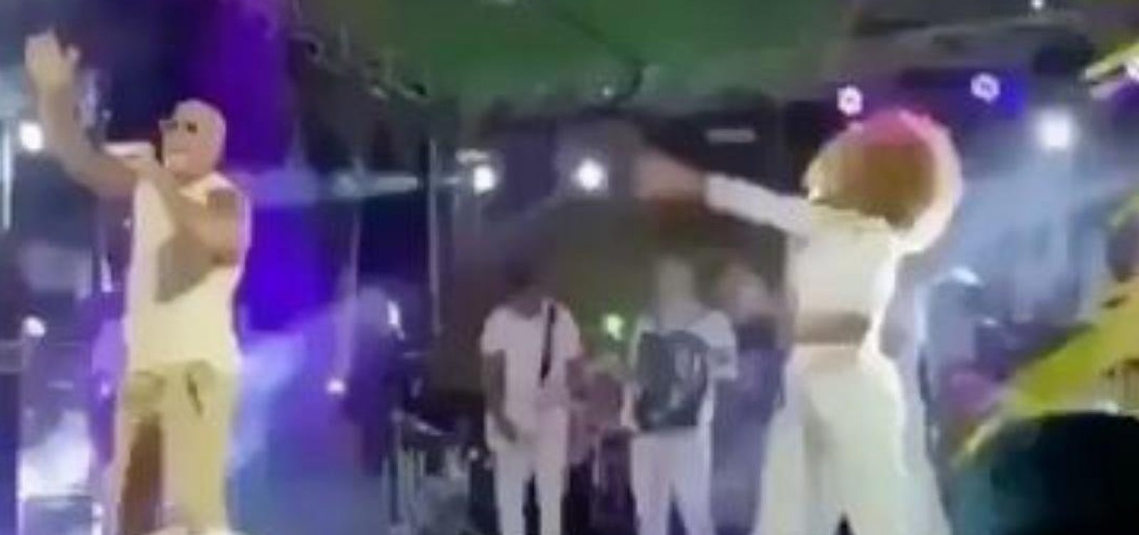 Festa de Réveillon reúne multidão em show de Leo Santana no RN; veja - Metro 1