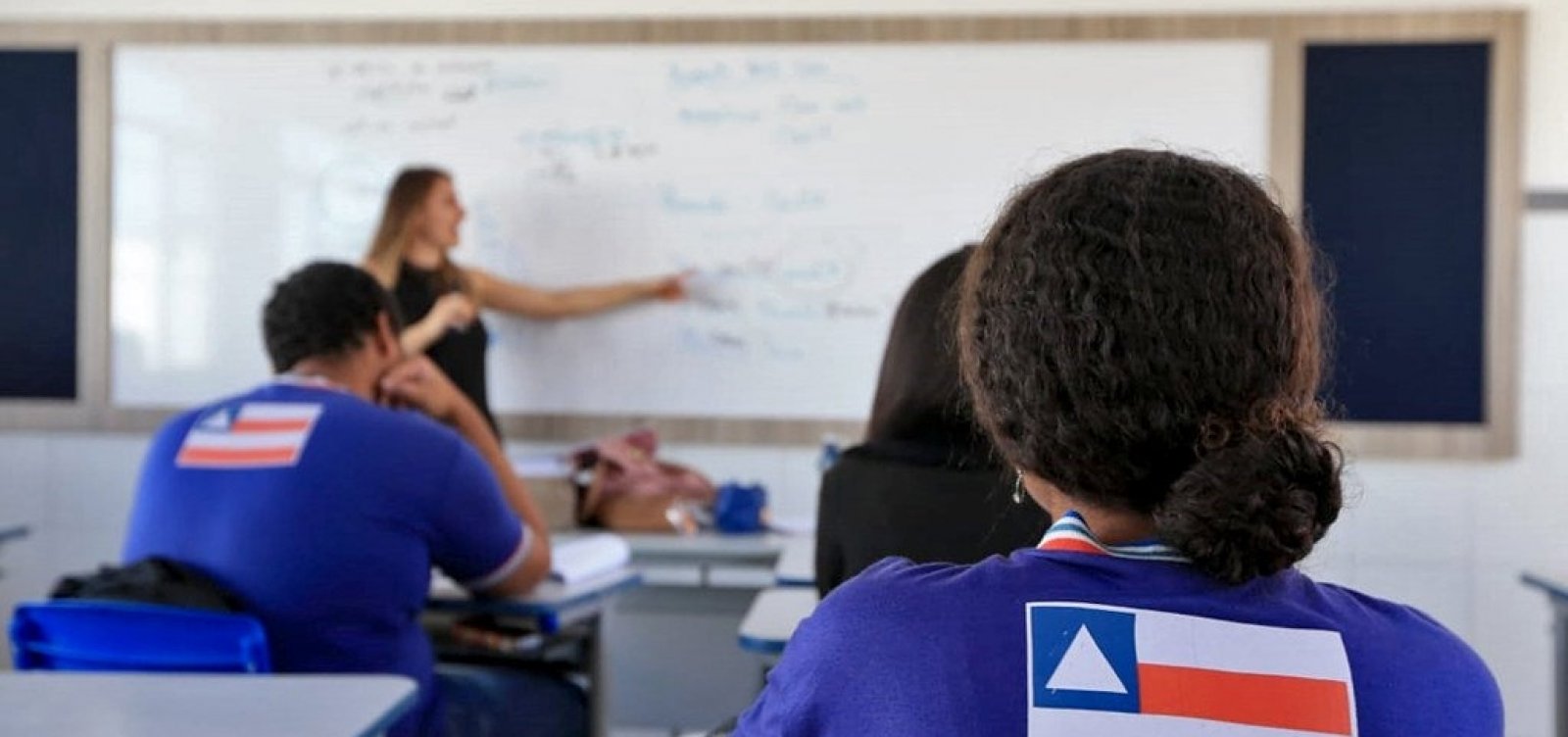 Alunos da rede estadual começam a receber vale-alimentação nesta segunda -  Metro 1