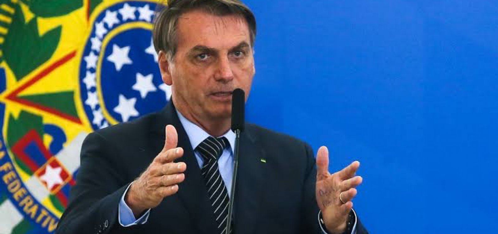 ['Pergunta para o vírus', diz Bolsonaro sobre possibilidade de prorrogar auxílio emergencial]