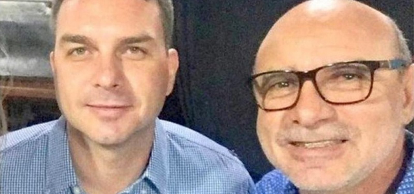 [Queiroz admite prática de ‘rachadinha’, mas tenta livrar Flávio Bolsonaro ]