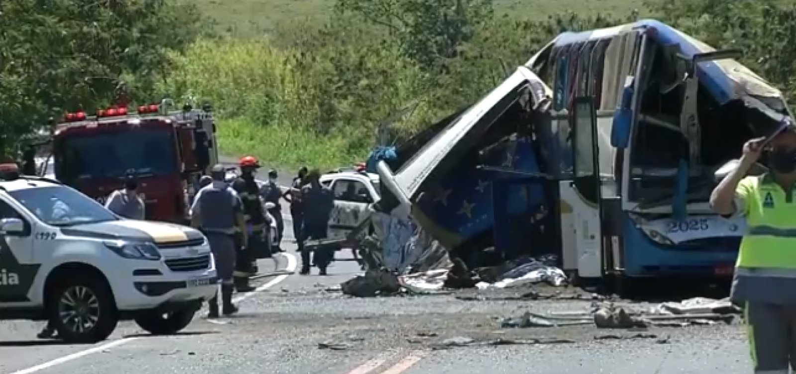 [Acidente em rodovia de SP deixa 40 mortos e 11 feridos, diz PM]