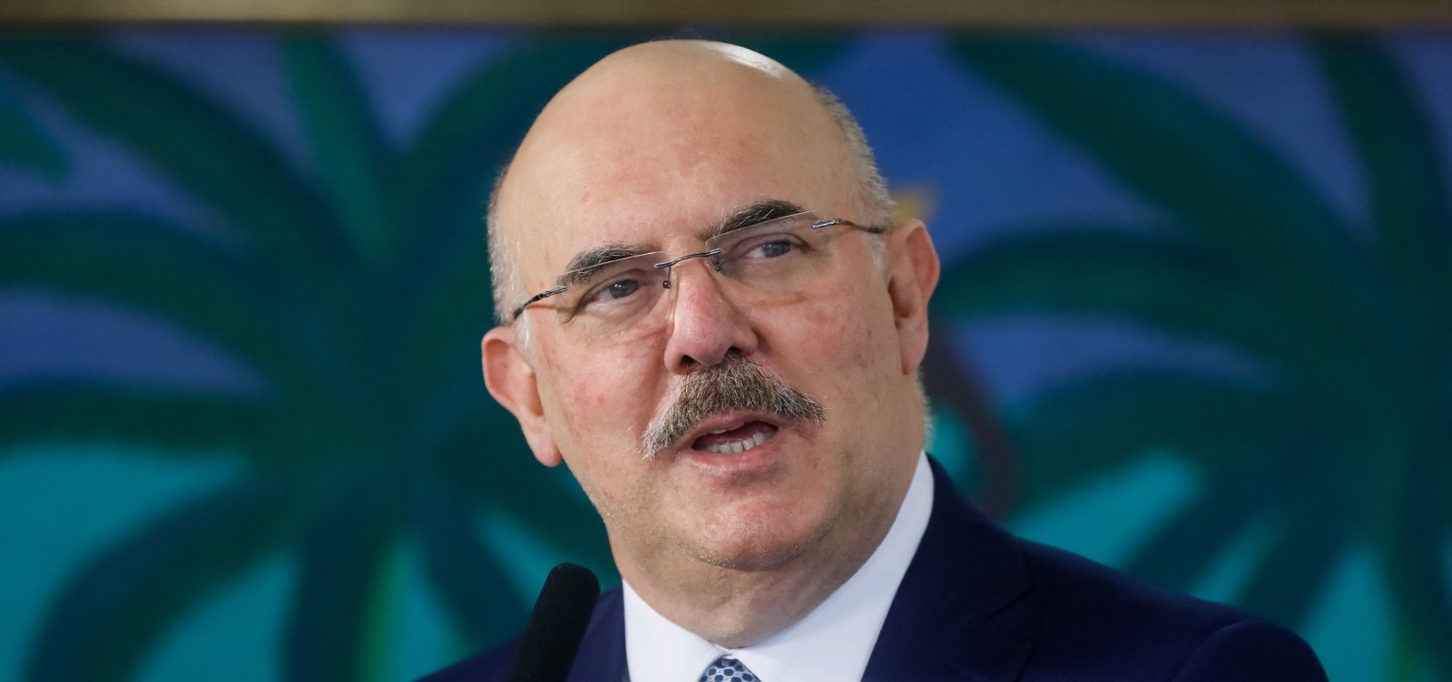 [Mesmo com pandemia, MEC determina volta de aulas presenciais em universidades em janeiro]