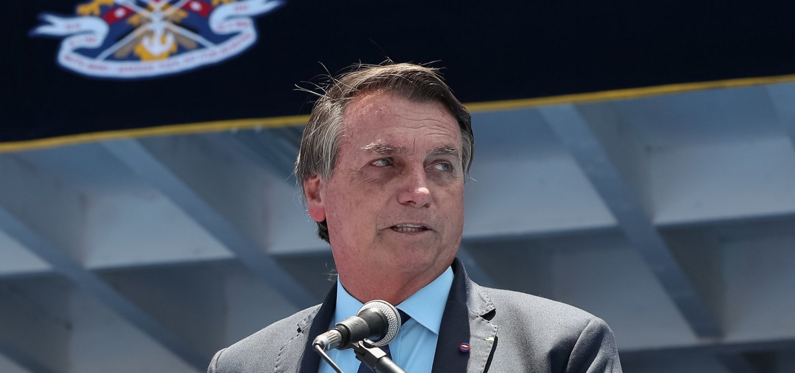 [Bolsonaro a estados e municípios: 'Se fecharem de novo, governo não tem como socorrer']