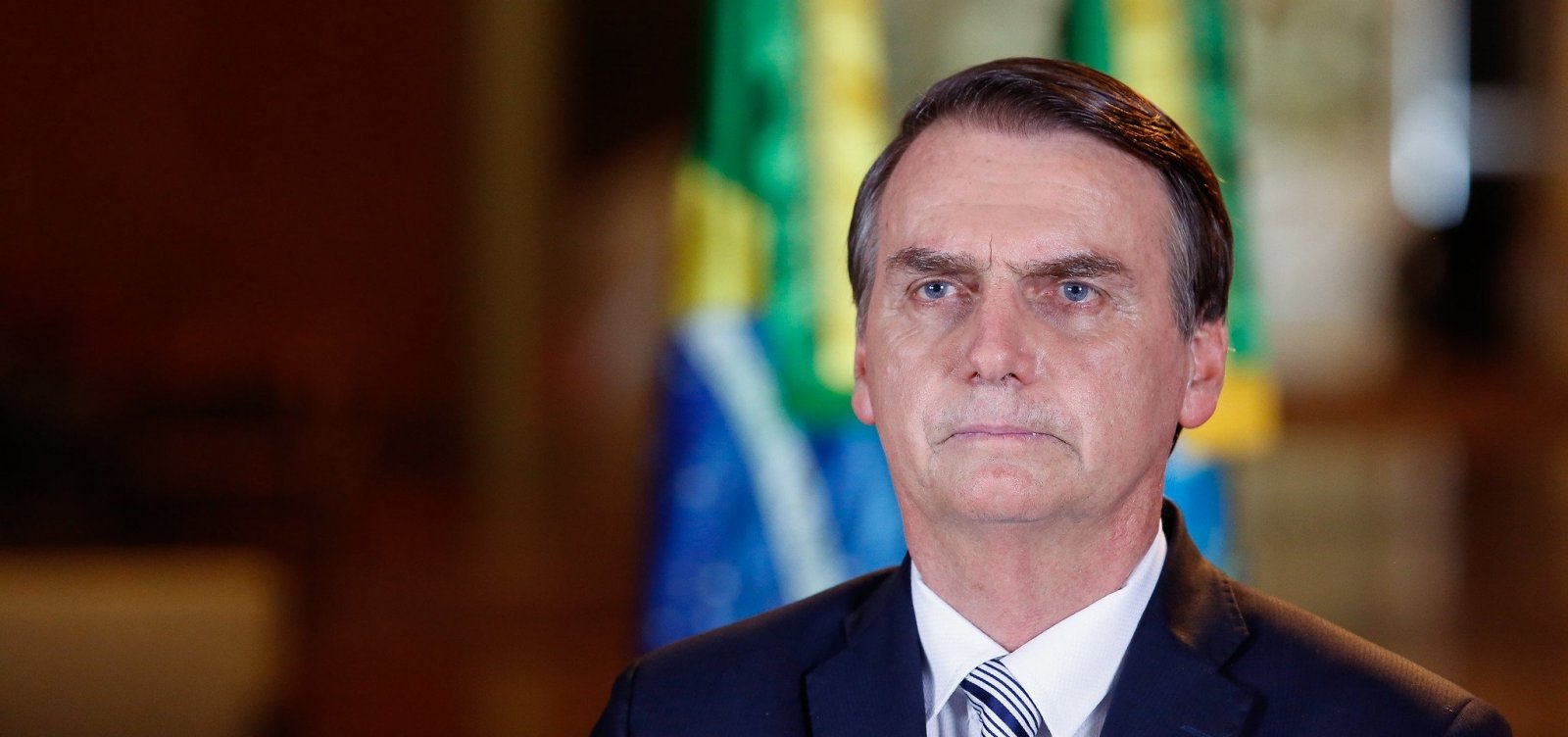 [Bolsonaro muda orientação e manda Pazuello acelerar o processo de vacinação no Brasil, diz coluna]