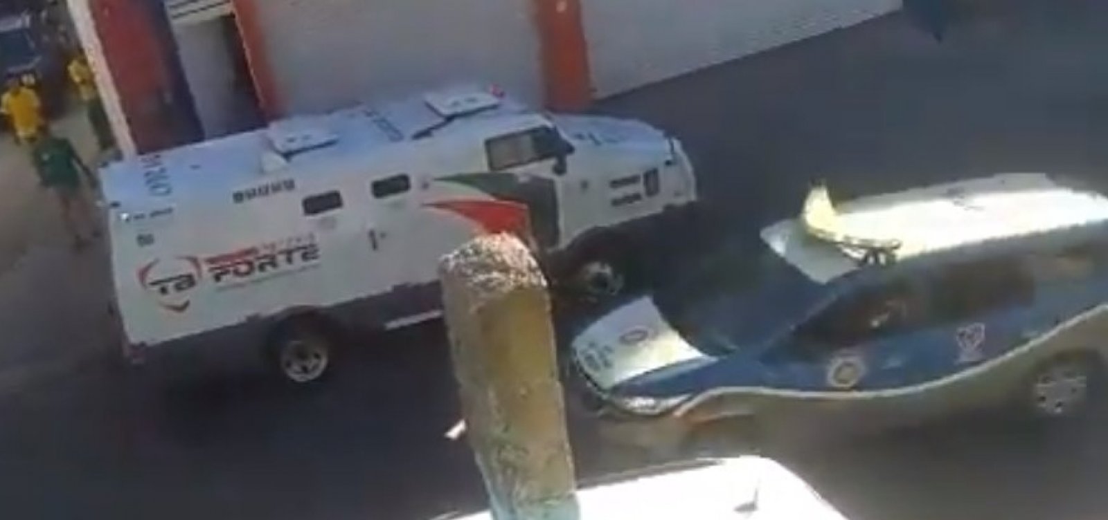 [Suspeitos se entregam após tentativa de assalto a carro-forte em Pirajá]