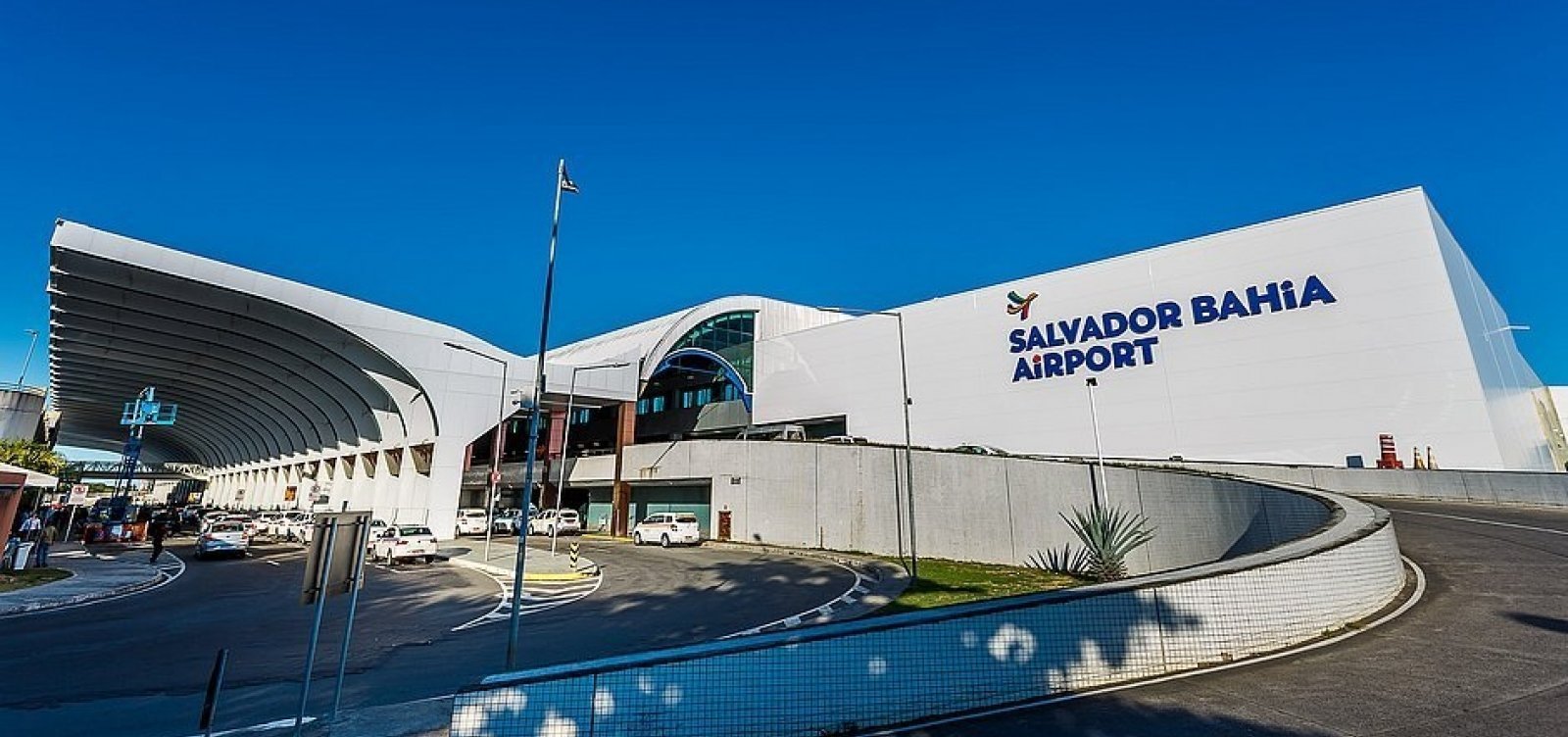 [Aeroporto de Salvador testa embarque por biometria facial]