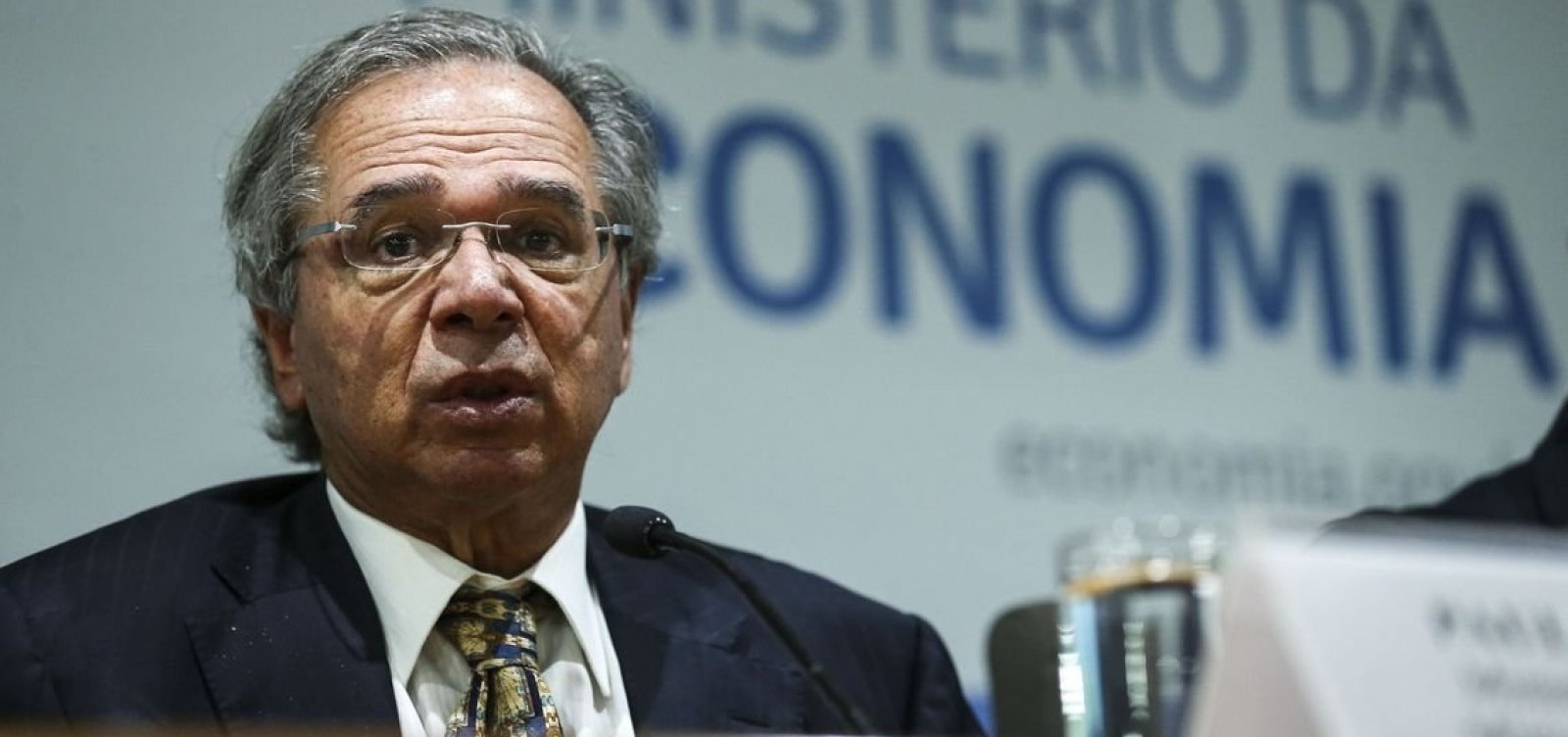 [Guedes desmente Bolsonaro e diz que recomendou não conceder 13º do Bolsa Família este ano]