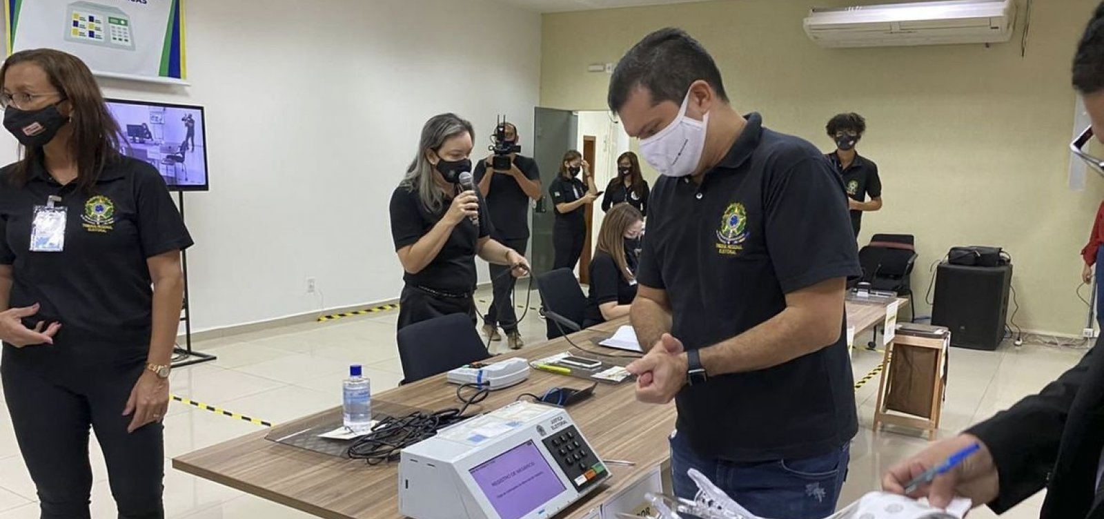 [Eleitores de Macap&aacute; v&atilde;o &agrave;s urnas neste domingo para o segundo turno das elei&ccedil;&otilde;es]