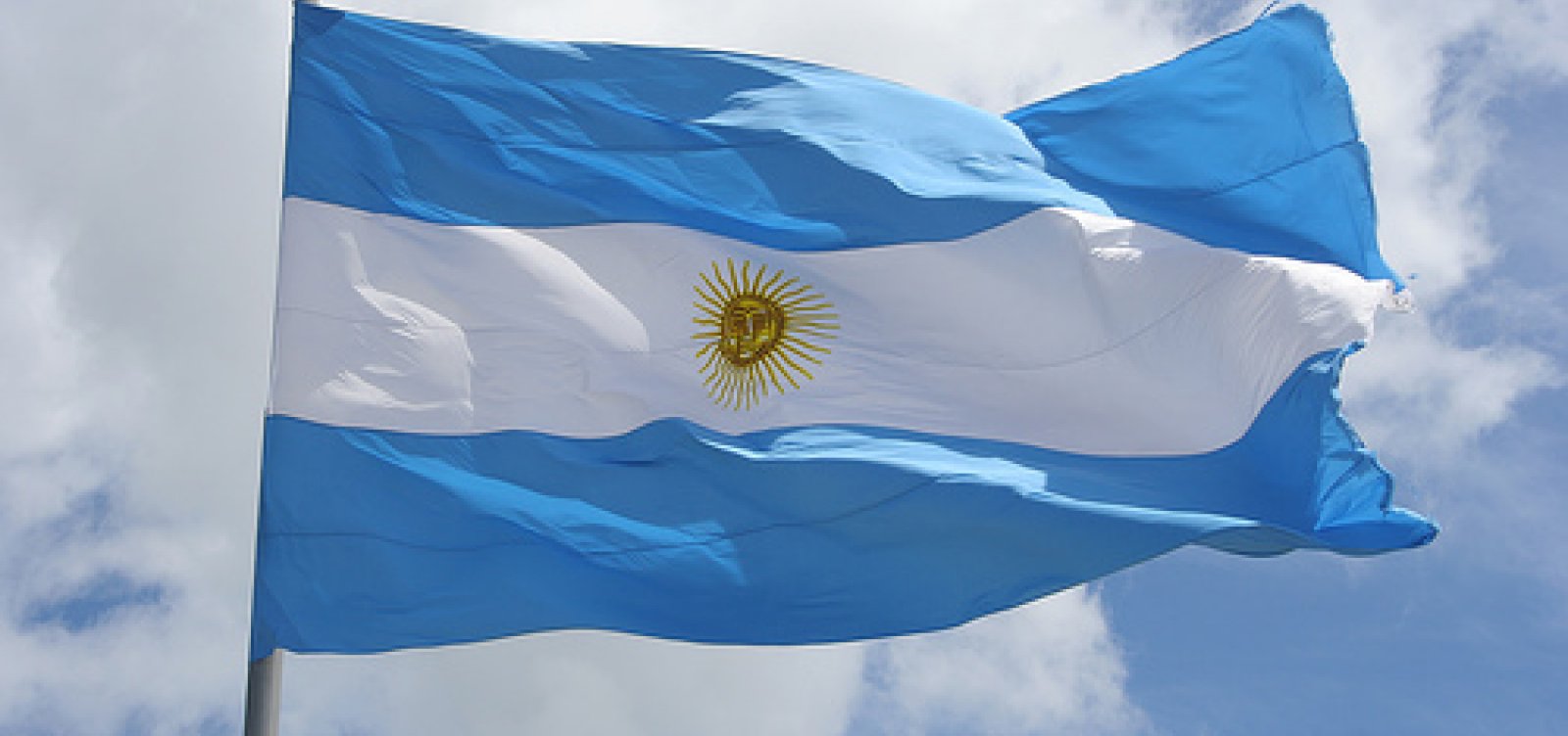 [Argentina restringe entrada e sa&iacute;da do pa&iacute;s por aeroportos]