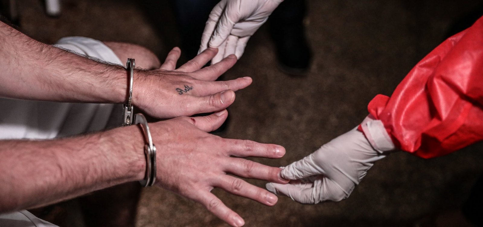 [Bolsonaro assina indulto de Natal e perdão da pena a policiais condenados por crimes culposos ]