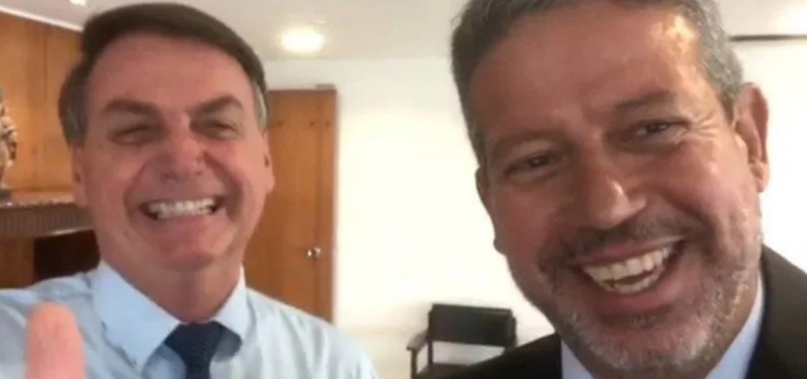 [Bolsonaro prevê 500 cargos federais a serem ocupados em troca de votos por Arthur Lira na Câmara]