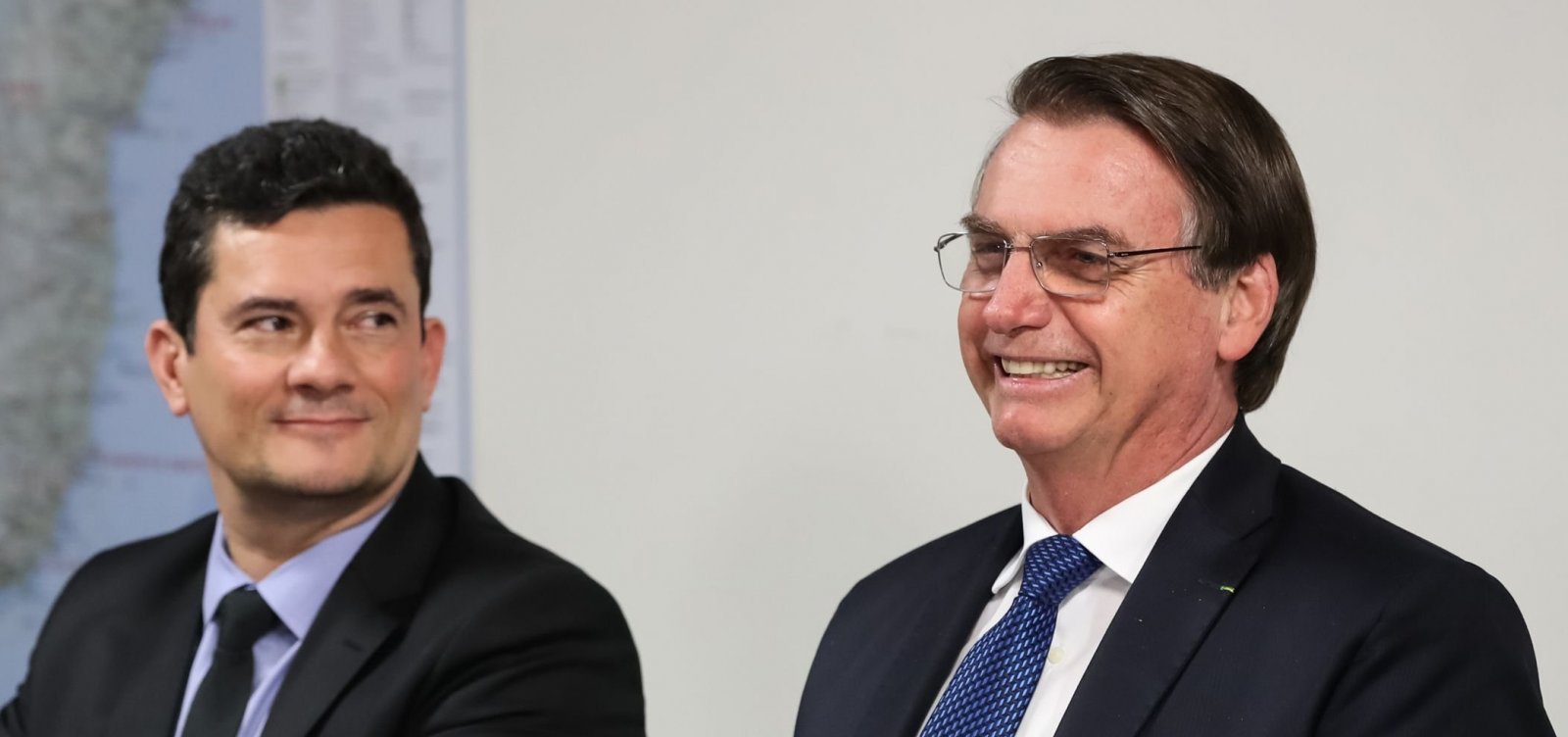 [Sergio Moro cobra Bolsonaro por vacina para Covid-19: 'Tem presidente em Brasília?']