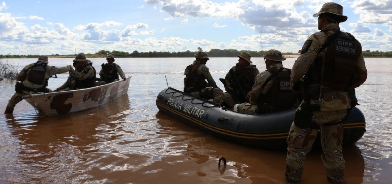 [Réveillon na Bahia: Seis mil PMs fiscalizarão praias, hotéis, bares e condomínios no dia 31]