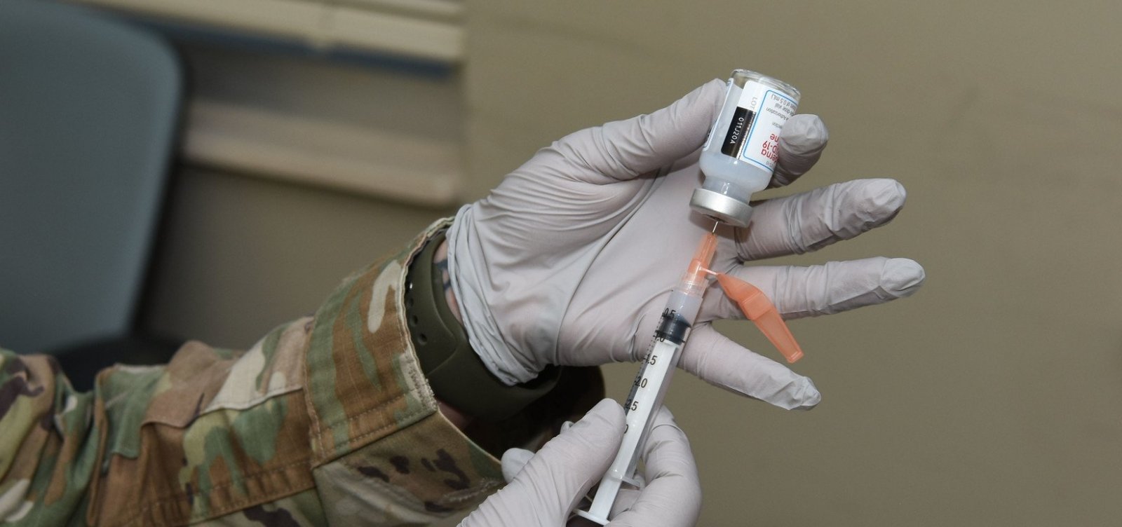 [Reino Unido aprova vacina de Oxford contra Covid-19]