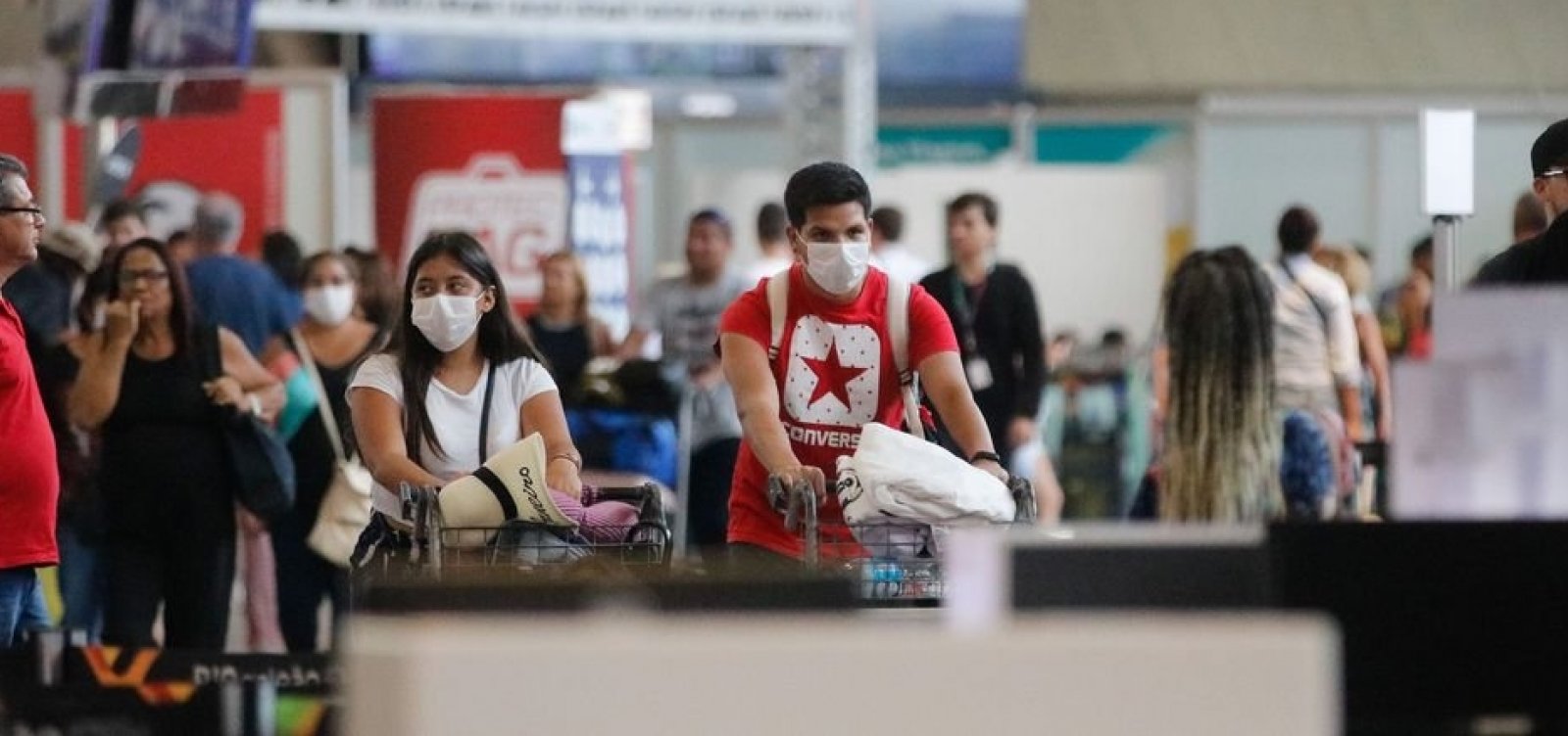 [Governo prorroga regra que permite reembolso integral de passagem aérea durante pandemia ]