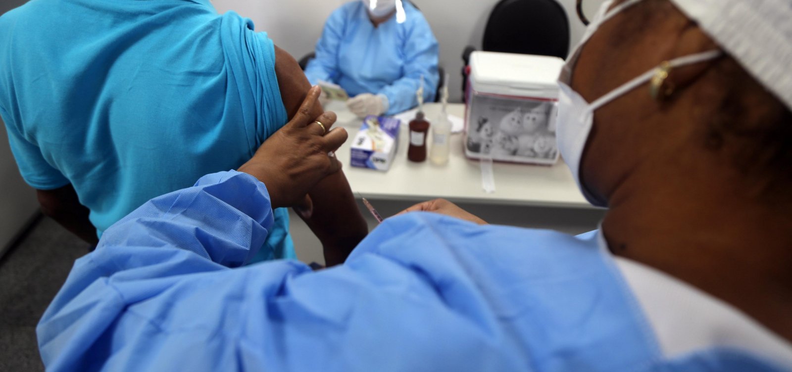 [Fiocruz diz à Anvisa que pedirá uso emergencial de vacina contra Covid-19 até sexta]
