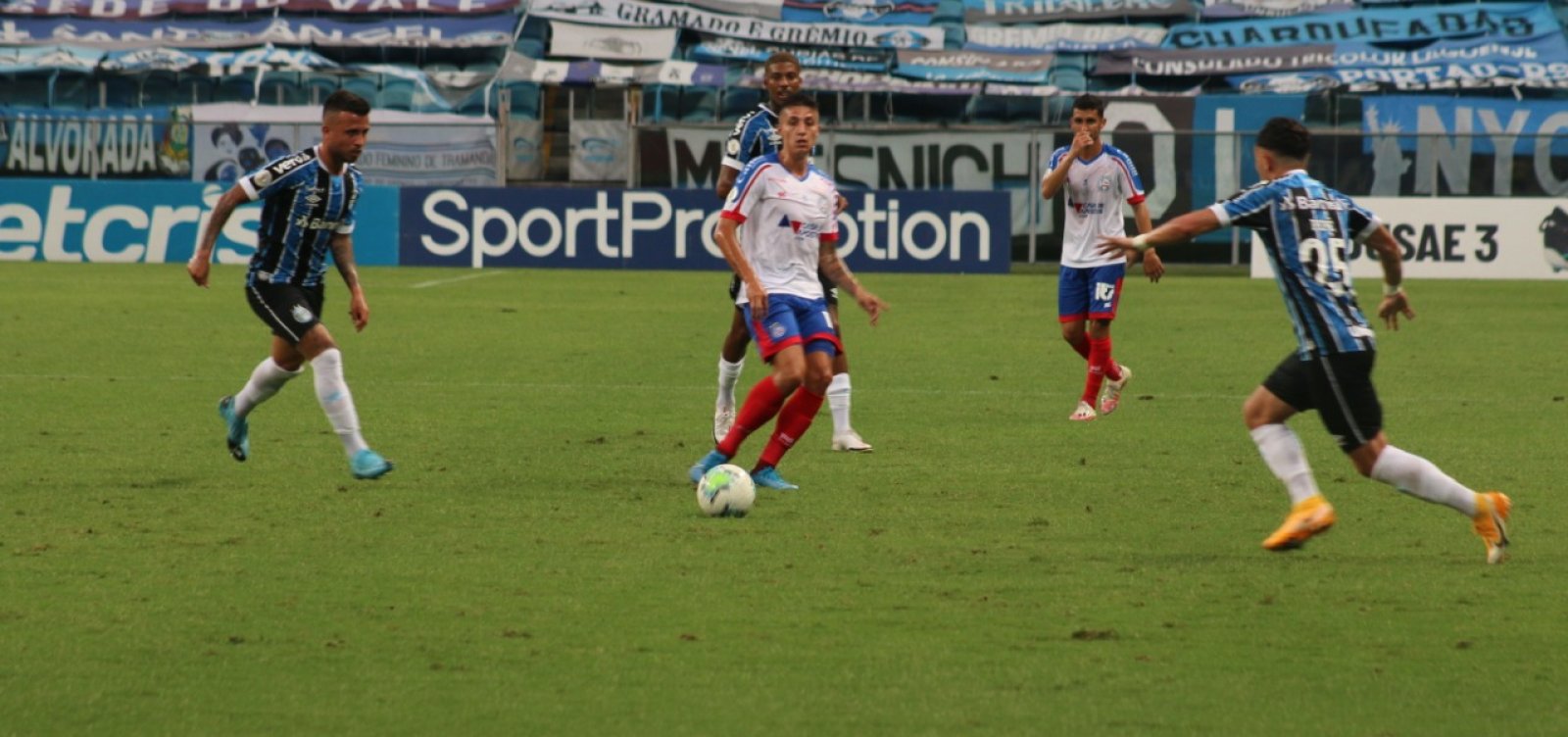 [Bahia perde para o Grêmio e se aproxima mais uma vez do Z-4]