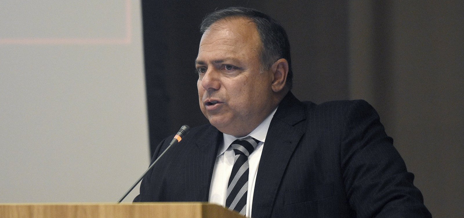 ['Vacinação vai começar no dia D e na hora H', diz Ministro da Saúde]