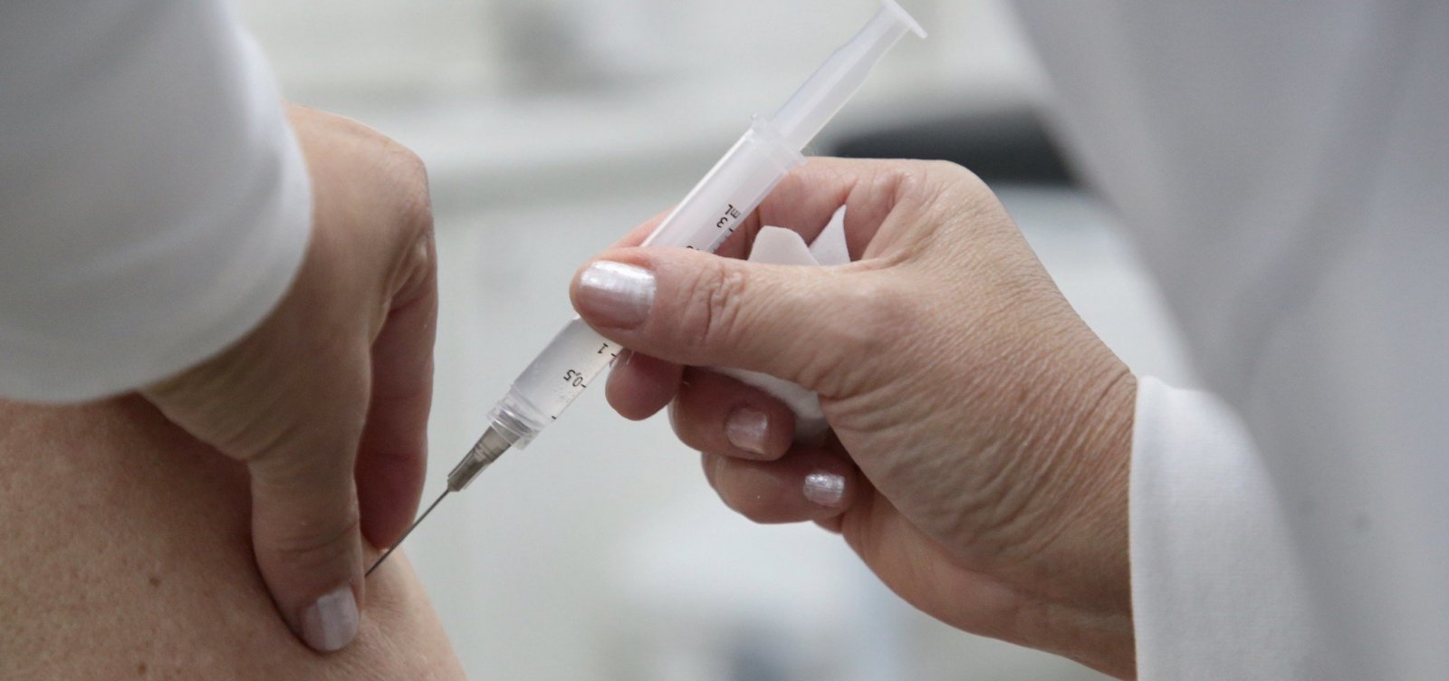 [Anvisa avalia o uso emergencial de duas vacinas contra a Covid-19 neste domingo]