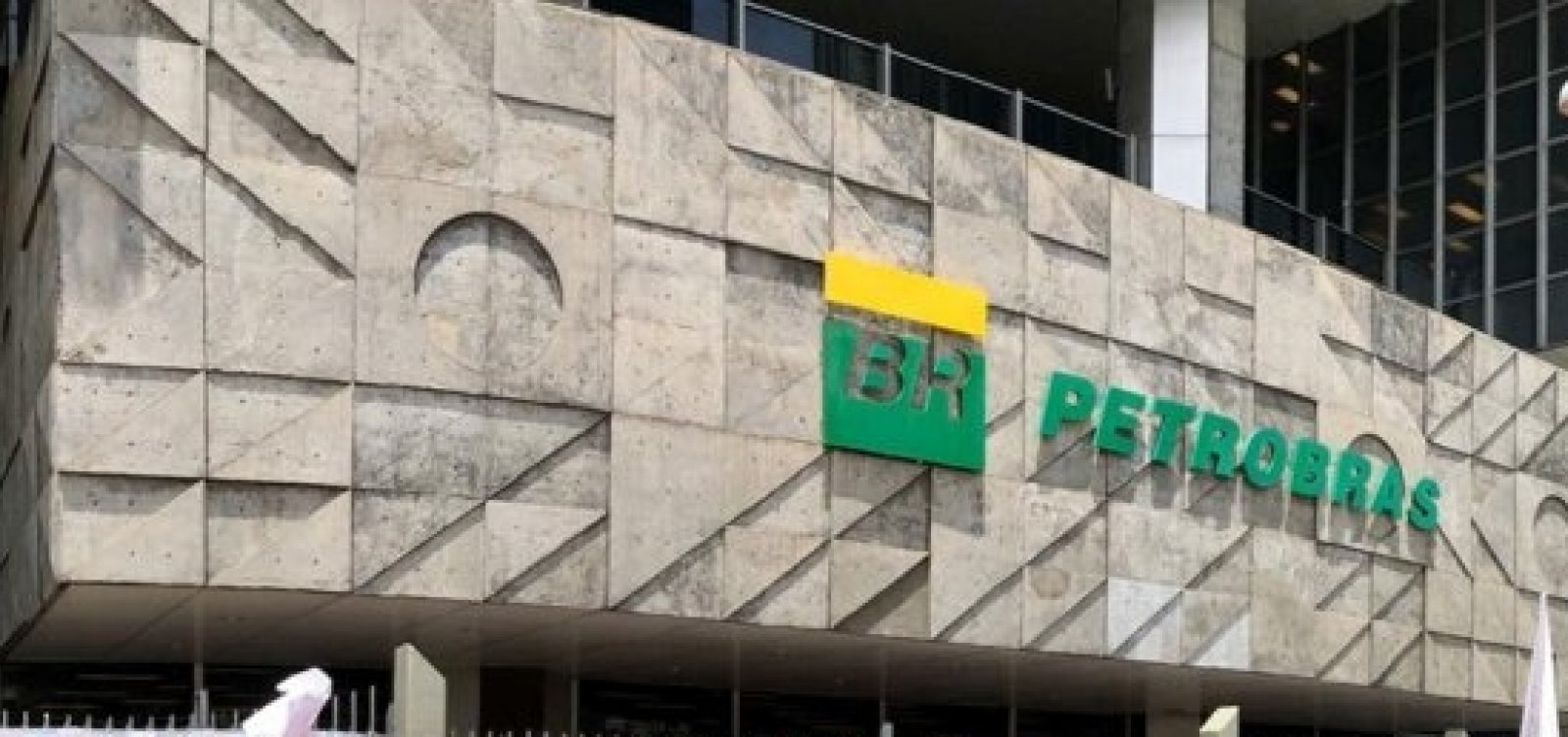 [Petrobras anuncia reajuste de 5% na gasolina e no diesel a partir desta quarta]