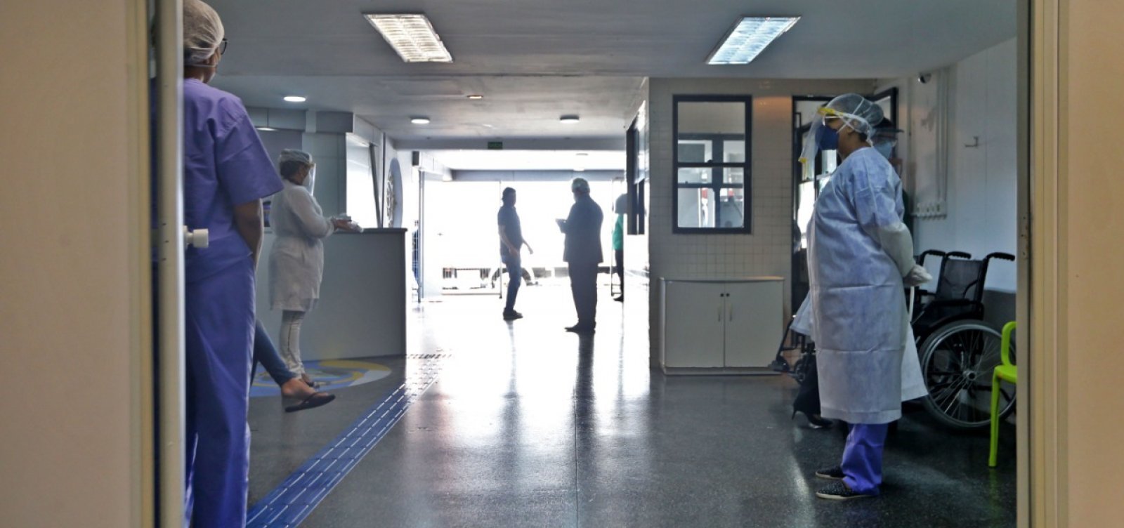 [Brasil atinge m&eacute;dia m&oacute;vel de 1.068 mortes di&aacute;rias por Covid-19, a maior desde julho ]