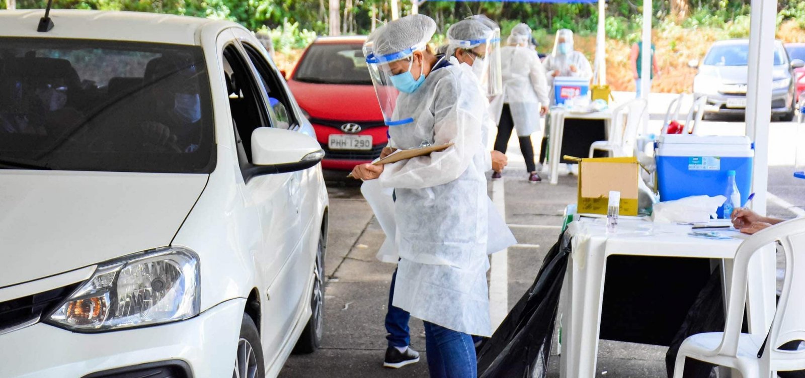 [Feira de Santana suspende vacina&ccedil;&atilde;o em drive-thru]