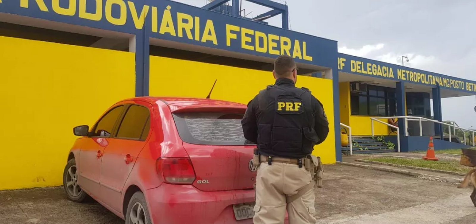 [Casal cai em blitz e mulher descobre que namorado usava nome falso há 12 anos para esconder crime]