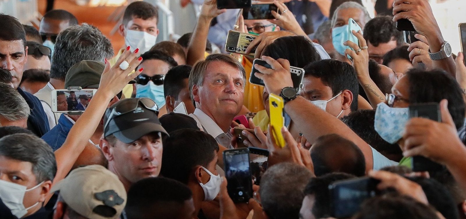 ['Não adianta ficar em casa chorando', opina Bolsonaro sobre medidas de isolamento]