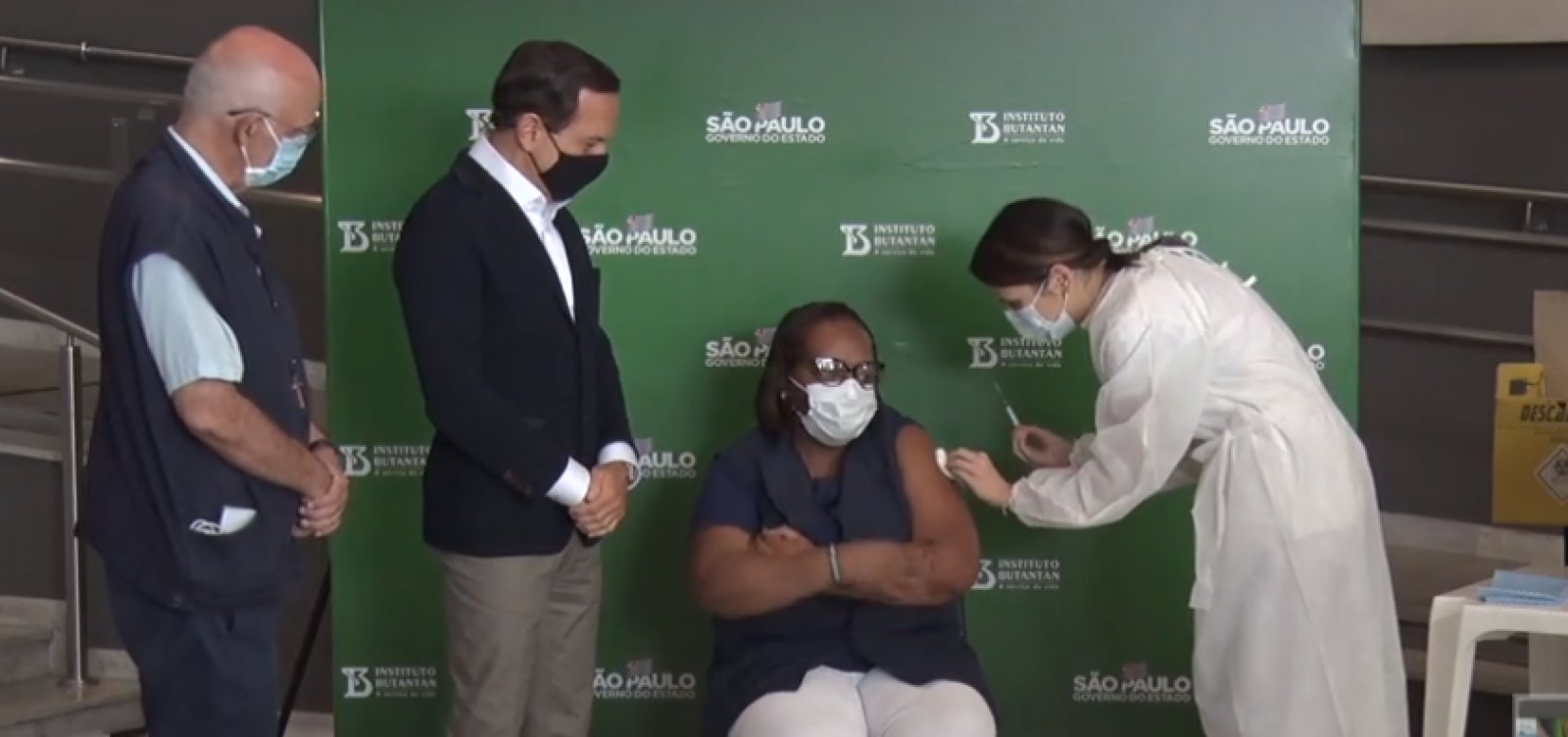 [Primeira vacinada contra Covid-19 no Brasil recebe segunda dose em SP ]