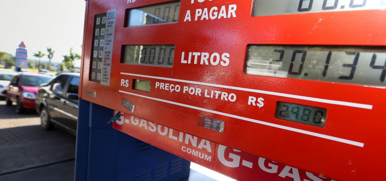 [Bolsonaro envia ao Congresso projeto que altera ICMS sobre combustíveis]