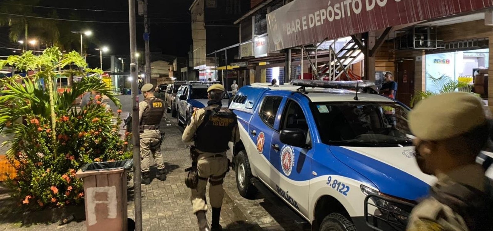 [Polícia Militar encerra aglomerações na Região Metropolitana de Salvador na madrugada de sábado]