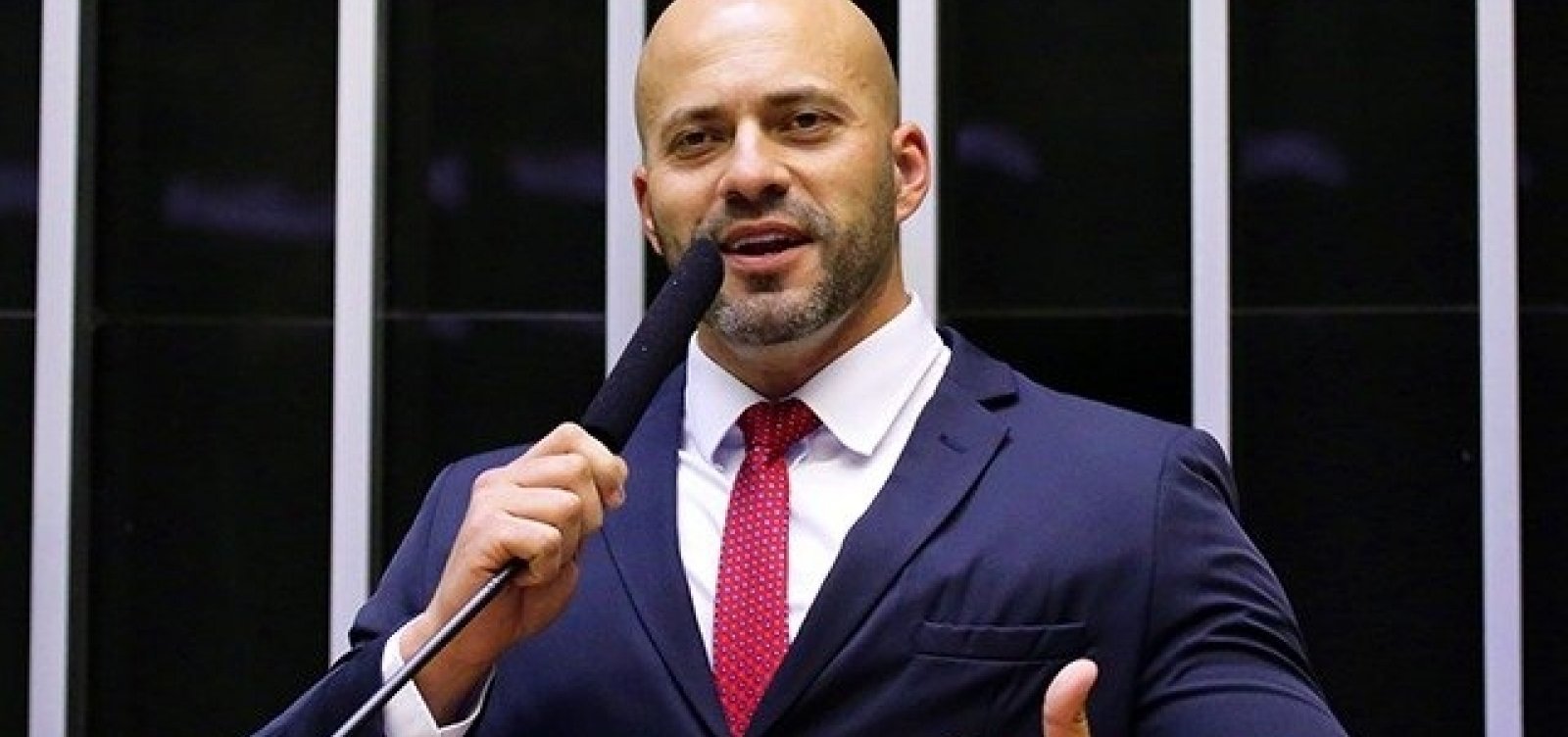 [PGR denuncia deputado bolsonarista Daniel Silveira por ameaçar ministros do STF ]