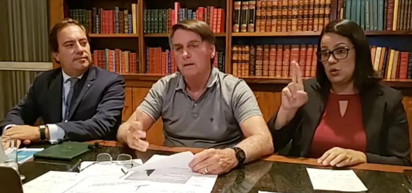 [Em dia de recorde de mortes por Covid-19 no Brasil, Bolsonaro fala contra uso de máscaras]