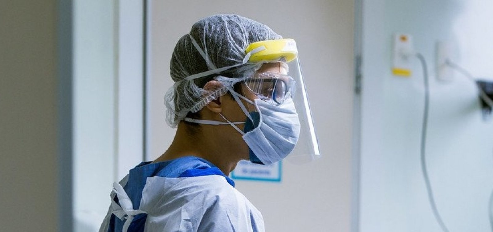 [Brasil tem recorde de mortes por Covid-19 pelo terceiro dia seguido, com 1.152 &oacute;bitos]