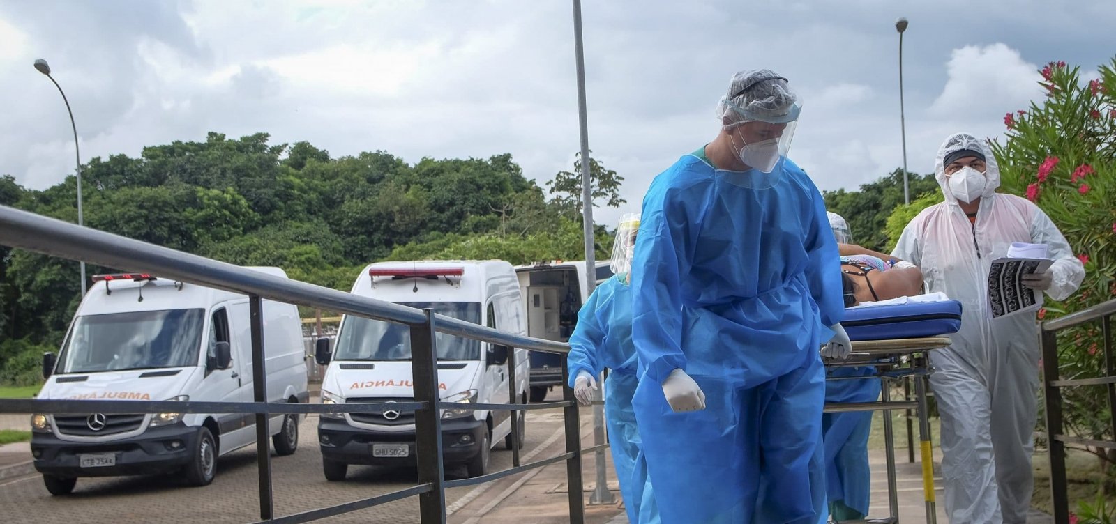 [Hospitais registram mais pacientes jovens e graves nas UTIs, diz jornal]