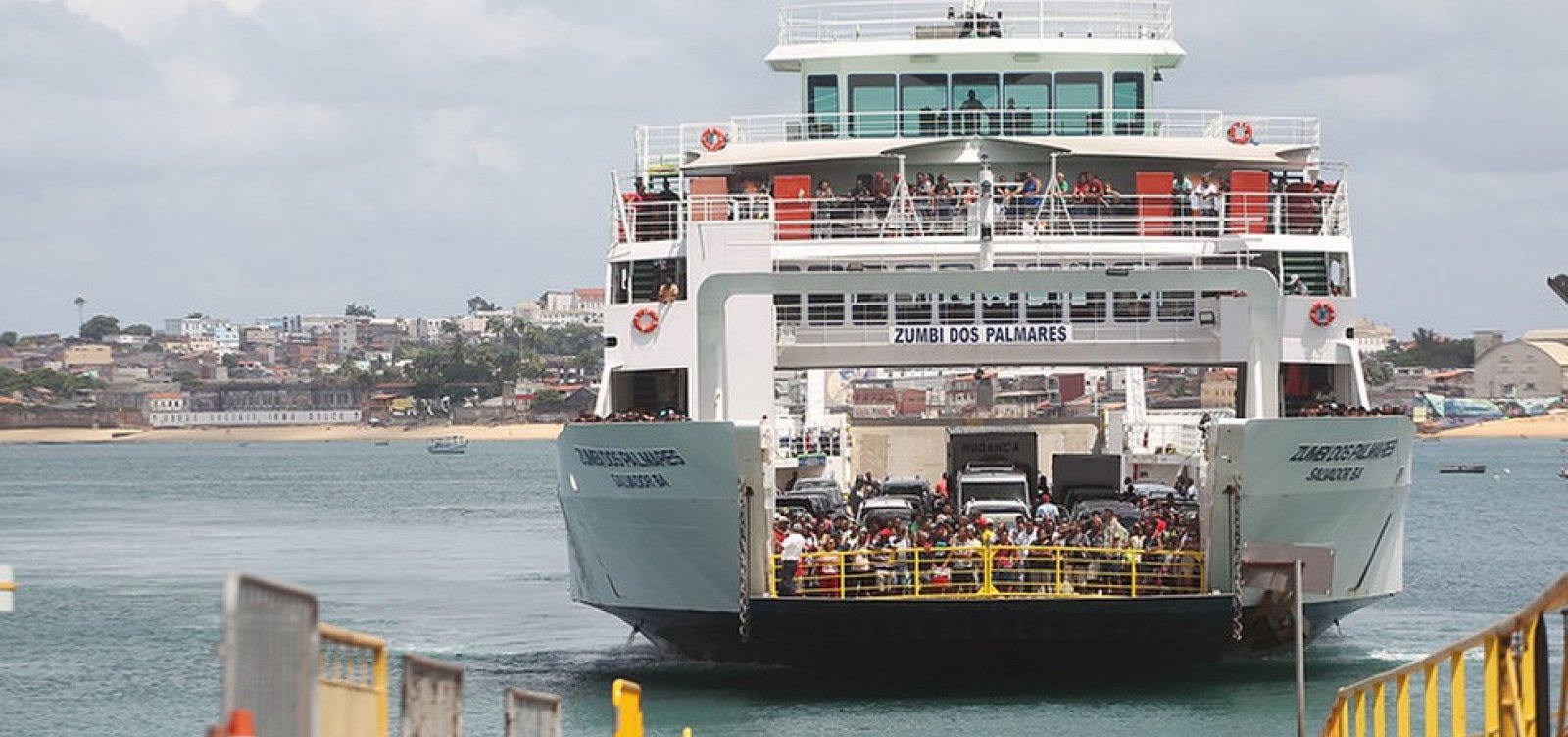 [Ap&oacute;s prorroga&ccedil;&atilde;o das medidas restritivas, travessias de ferry boat est&atilde;o suspensas na Bahia]