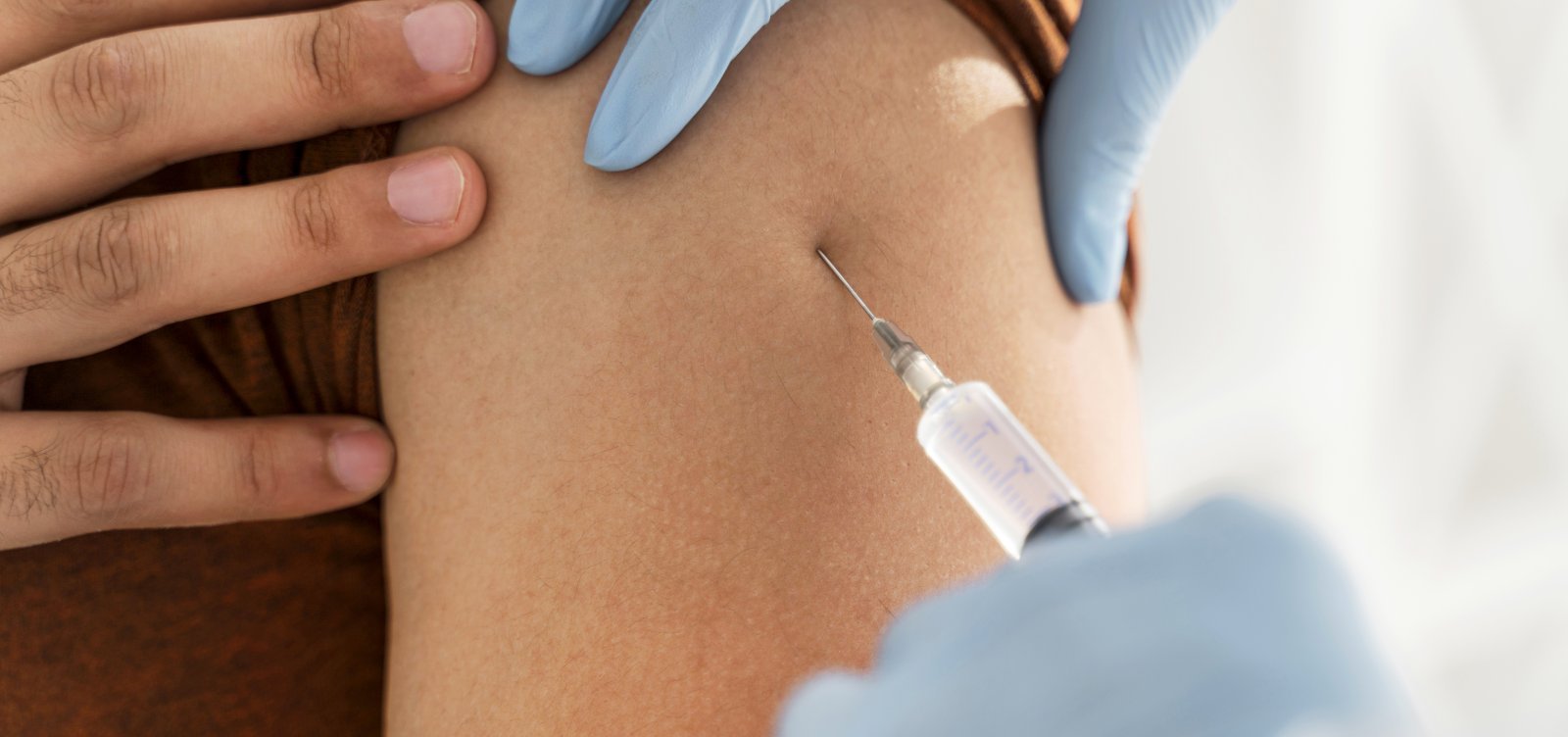 [Lauro de Freitas suspende vacina&ccedil;&atilde;o com primeira dose por escassez de imunizantes]