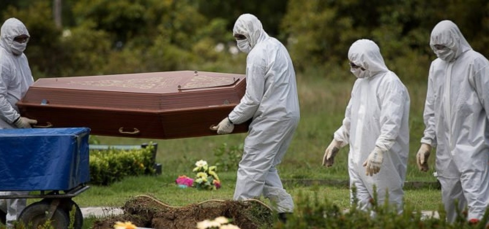 [Na contramão do mundo, Brasil tem maior alta de mortes por Covid-19]