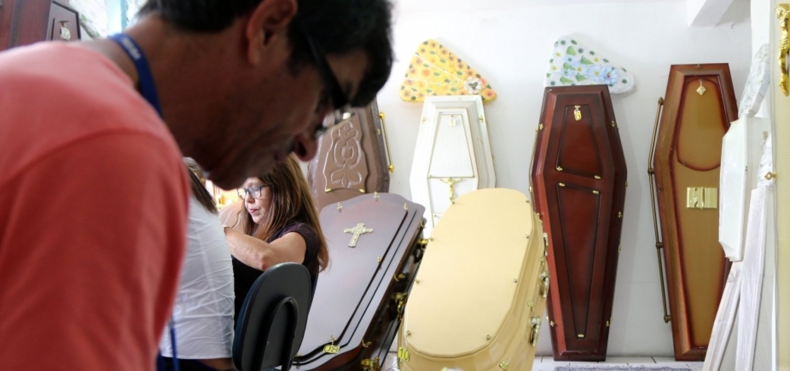 [Covid-19: Associação dos Fabricantes de Urnas faz alerta nacional sobre a possível falta de caixões]