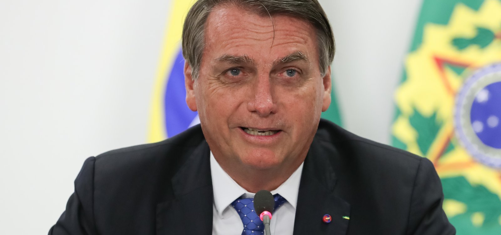 [Bolsonaro vê candidatura de Huck como piada e acredita em segundo turno com PT]