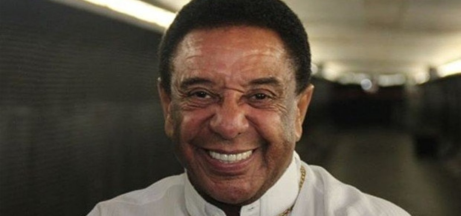 [Cantor Agnaldo Timóteo é internado na UTI com Covid-19 ]