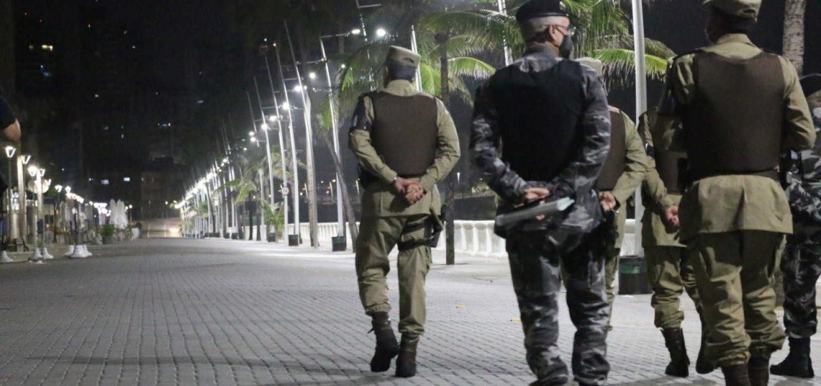 [Toque de recolher é antecipado para 18 horas em Salvador]