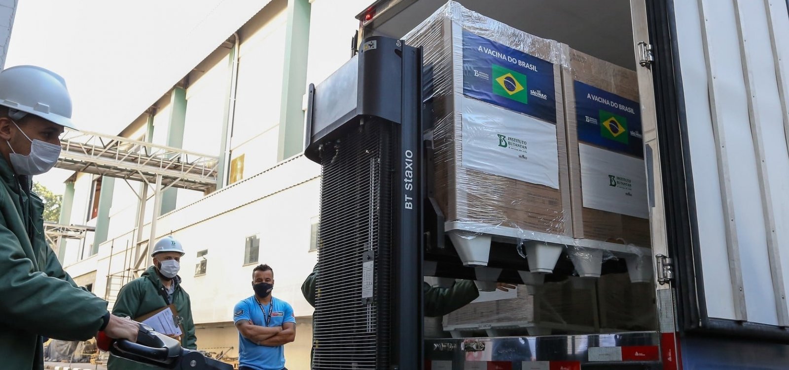 [Butantan entrega mais 1 milhão de doses da Coronavac ao governo federal]