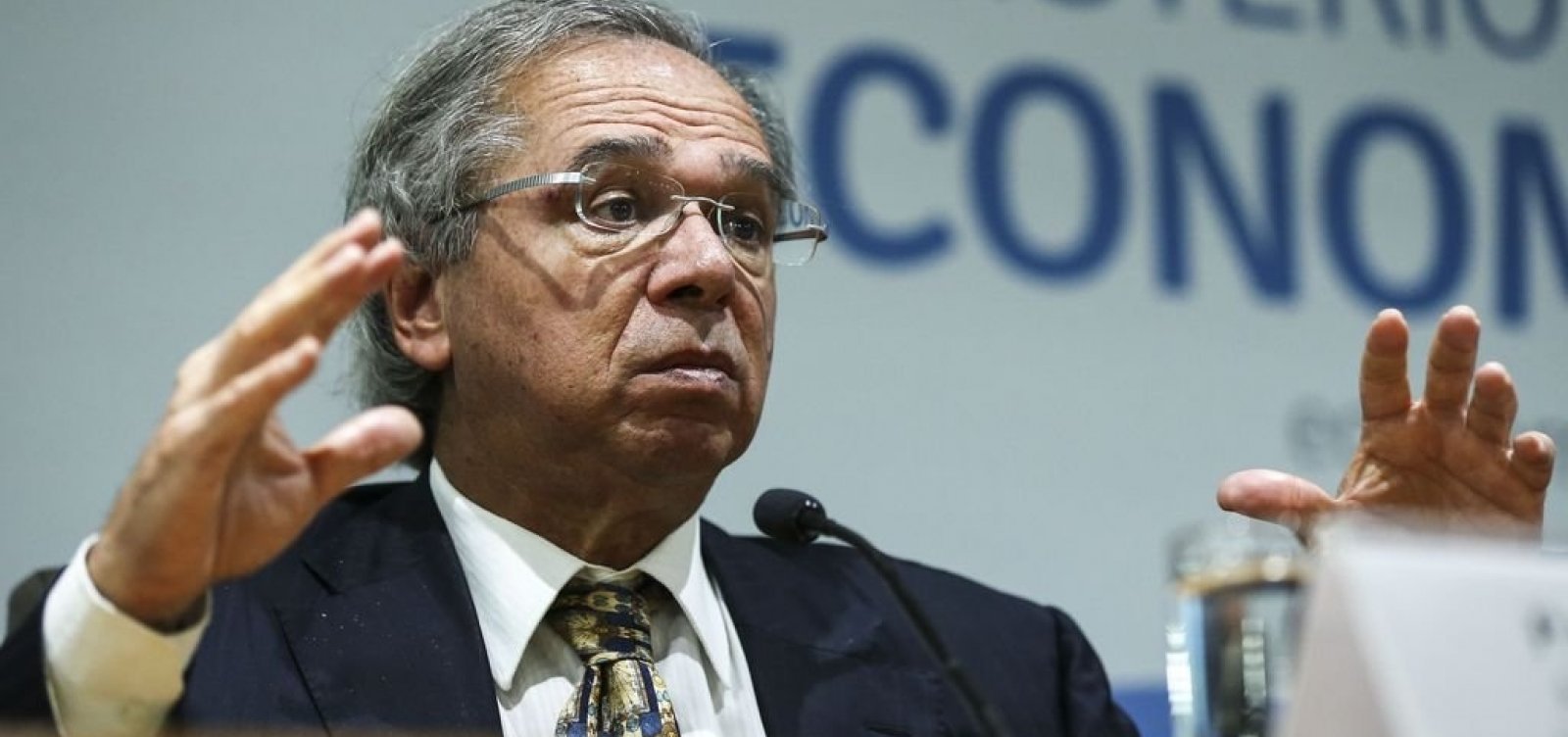 [‘Vacinação em massa tem que ser acelerada ao máximo’, diz Guedes ]