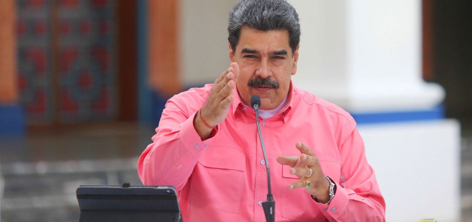 [Facebook suspende página de Maduro por divulgar falso 'remédio milagroso' contra Covid-19]